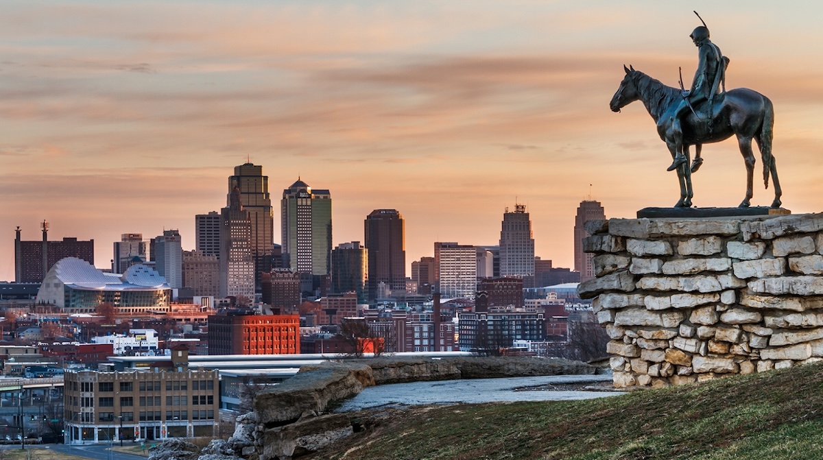 A Guide to Dating in Kansas City KS: Navigating Love